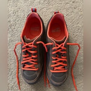 Dansko Pace Brown Walking Sneakers  size Women’s EU 38 or US 7.5-8 Men’s 6.5